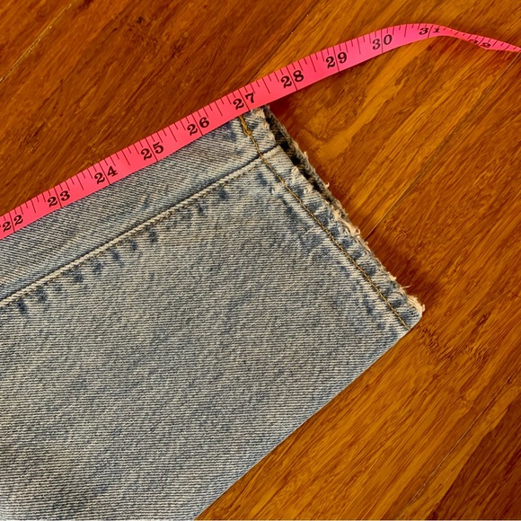 NWOT Levi's High Rise Wedgie Distressed Jean - Picture 8 of 8